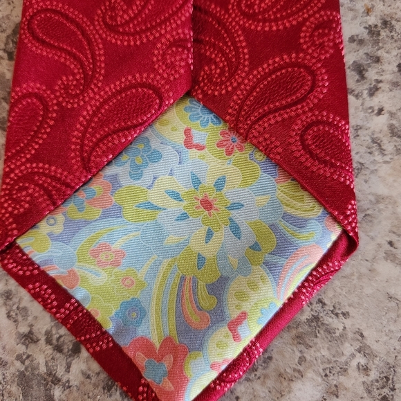 Ted Baker London 100% Imported Silk red paisley tie - Picture 4 of 6